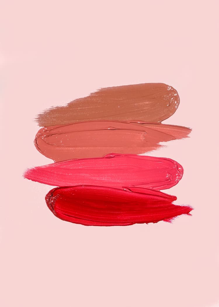 خطوات بسيطة لتطبيق أحمر الشفاه لإطلالة فاتنة main image
